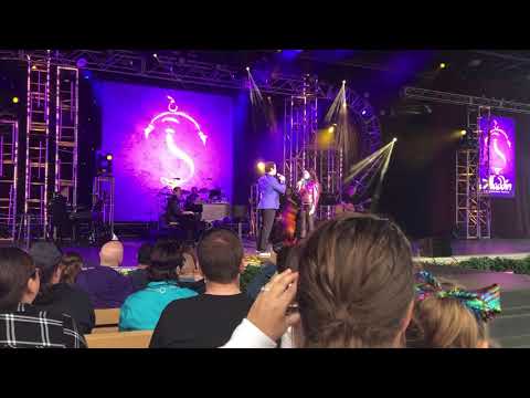Adam Jacobs And Arielle Jacobs Performing "A Whole New World" From Aladdin [From 2019] - EPCOT!