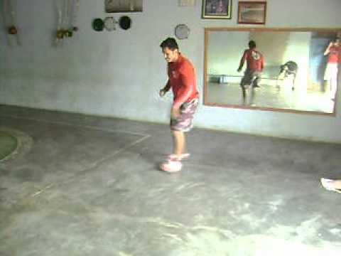 ROBINHO DEE TREINANDO BREAK DANCE