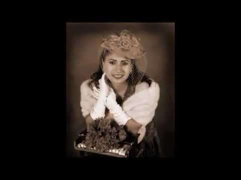 Hermanita Mariely feliz cumpleaños de tu hermana Anlety.