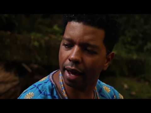 Ogan Marcelinho cantando para Ologunedé