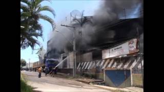 preview picture of video 'imagens internas e exclusivas (andré Luiz - Viçosa) FIAT de Ponte Nova é destruida por incêndio -'