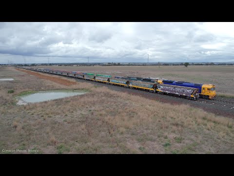 7902V Mildura Container Train Crosses Grain Train (4/5/2022) - PoathTV Australian Railways