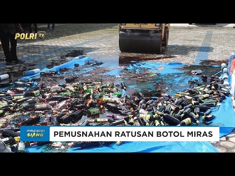 SAMBUT AWAL BULAN SUCI RAMADAN POLRES LAMPUNG SELATAN MENGGELAR PEMUSNAHAN RATUSAN BOTOL MINUMAN