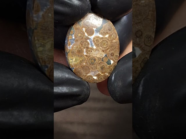 حجر عقيق داؤدي طبيعي