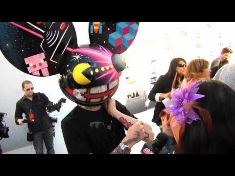 VGA 2011 - deadmau5 and Crix Lee compare Legend of Zelda tattoos
