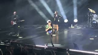 Tú de Elvis yo de Marilyn - Melendi @Smart Financial Centre |  March 4, 2023 | Houston, Texas