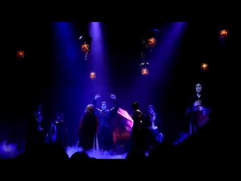 Tanz der Vampire Berlin 2012 - Draußen ist Freiheit, Rote Stiefel, Gebet