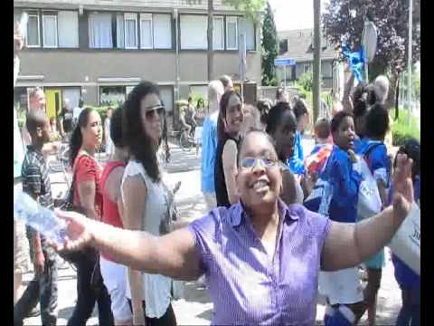 optocht meeuwenplaat met latin culture brassband
