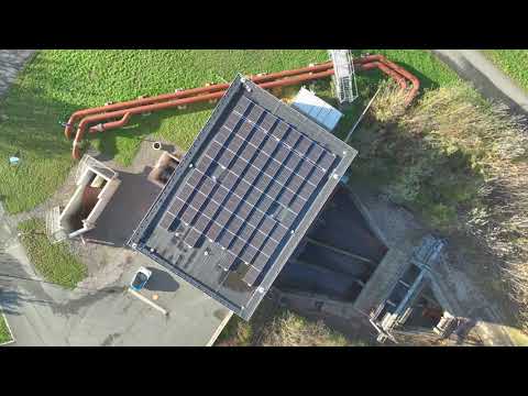 Drohnenflug: Photovoltaik Installation von Paneelen auf Flachdächern von Mauro Solar aus Herten