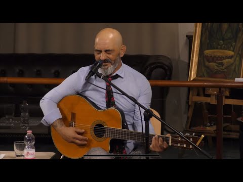 Mata András | lement a Tiszán a csajka