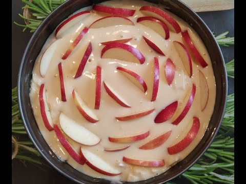 Шарлотка на кефире: выходит намного вкуснее обычного бисквита /  Пирог с яблоками / Рецепт шарлотки
