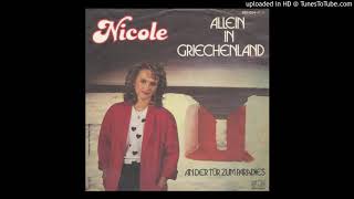 Nicole : Alone in Greece