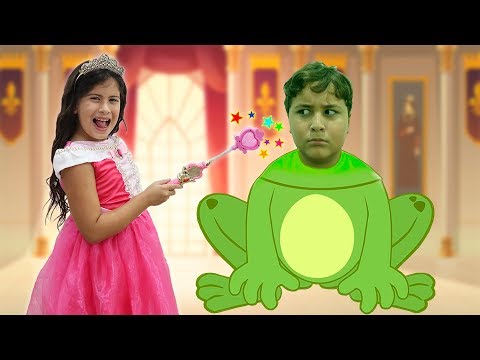Maria Clara pretends to be a princess and turns JP into a frog 🐸