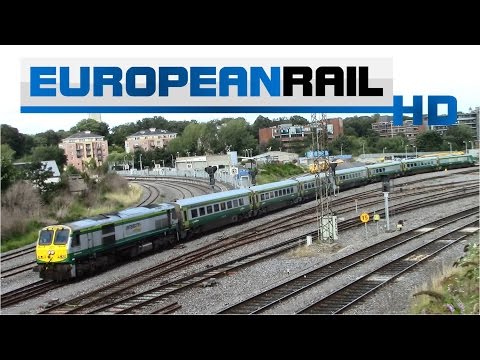 Iarnród Éireann Irish Rail 201 loco 220 + Mark 4 Set 4005 pass Island Bridge Junction