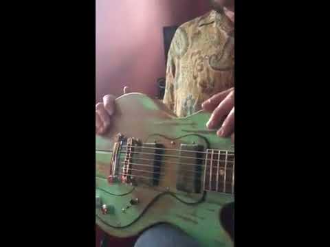 download lagu mp3 mp4 Zuzu Guitars, download lagu Zuzu Guitars gratis, unduh video klip Zuzu Guitars