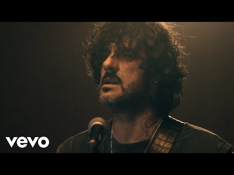 Melendi - Mentiras Arriesgadas (Video Oficial)