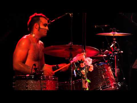 Amanda Palmer live in Vienna 2011 - Missed me featuring Adrian Stout 4/23