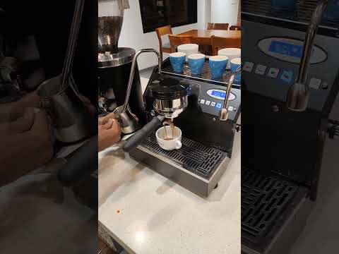, title : 'Powerful Espresso Machine 💪 | New GS3 #coffee #shorts #barista #coffee'