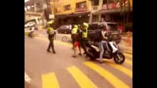 preview picture of video 'policías agredidos en envigado antioquia'
