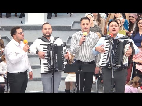 Frații Strugariu - Glasul Lui răsună pe la porți, pe la ferești