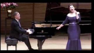 Elaine Alvarez and Warren Jones perform Turina's Tres Poemas Op 81, No 3 'Besa el aura'