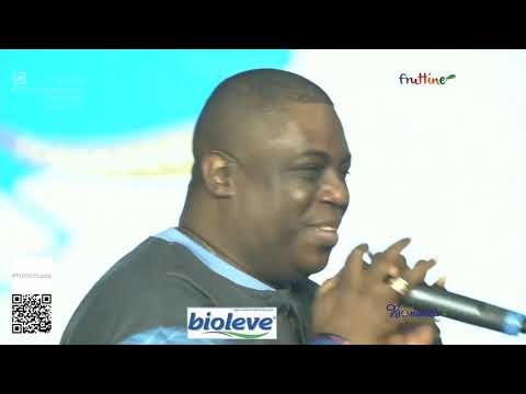 Gilsinho canta sambas da Portela