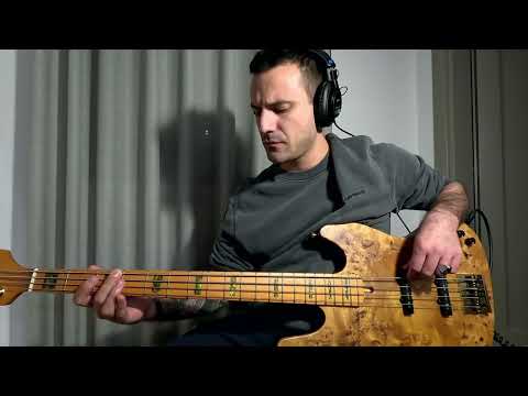 Gianluca Chiaradia - Dolores O'Riordan "Switch Off the Moment" - Bass cover