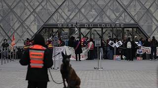 Protestas en Francia: Los estudiantes bloquean la entrada del Museo del Louvre