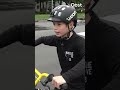 Hoe doet een stuntfietser een wheelie?! | RTV Oost