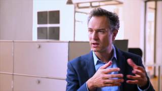 "Bewusstsein schafft Frieden" – Dr.  Daniele Ganser im Gespräch