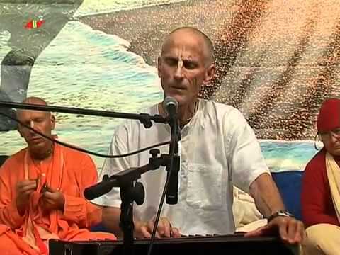 2011 09 09 Evening kirtan part 1