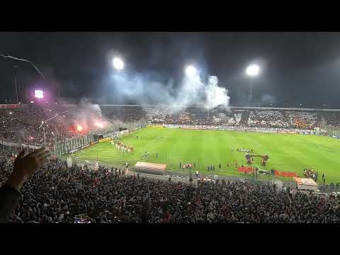 "SALIDA COLO COLO VS RIVER PLATE COPA LIBERTADORES 2022" Barra: Garra Blanca &bull; Club: Colo-Colo