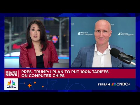 'Trump gets a headline and Tim Cook gets a tariff deal': Deepwater's Munster on Apple announcement