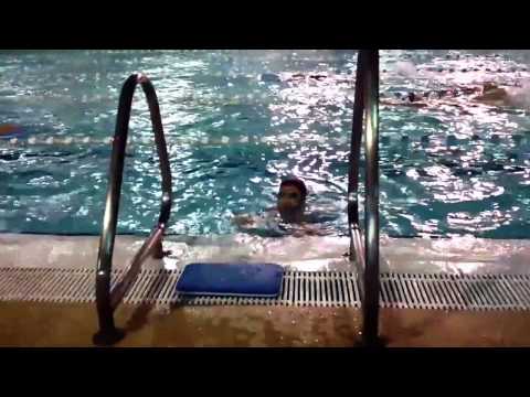 Carlota en la piscina