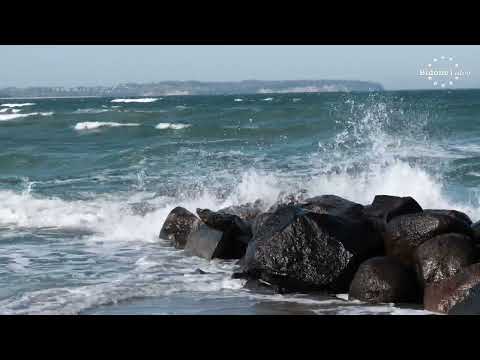 Ostsee - hohe Wellen in Thissow auf der Insel Rügen