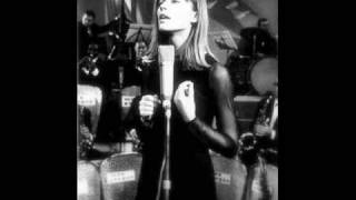 Françoise Hardy - Tout Me Ramène à Toi