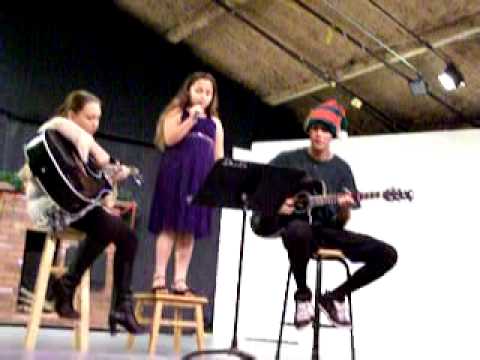 8 yr old singing hallelujah