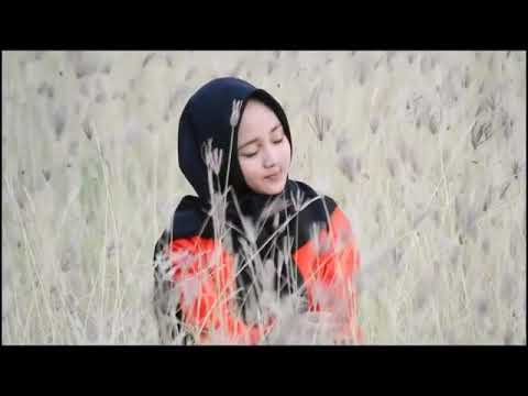 Wanita be rhijab dengan suara yang lembut