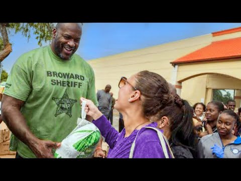 Shaq Helps People Even When No One Is Watching