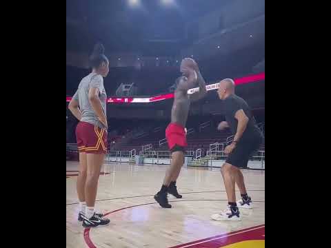 JuJu Watkins & DeMar DeRozan putting in that offseason work 😤 (via @demar_derozan/IG) #shorts