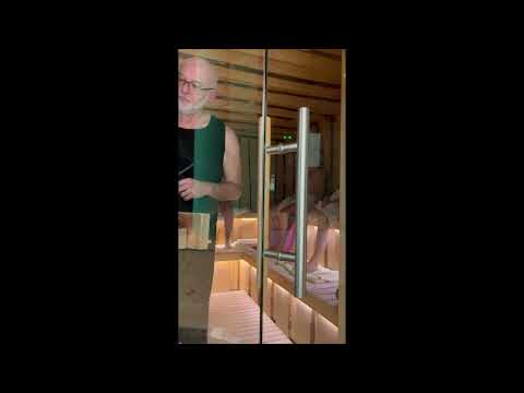 Aufguss con ventaglio in sauna Spa Wellness Arbor Vitae Asiago