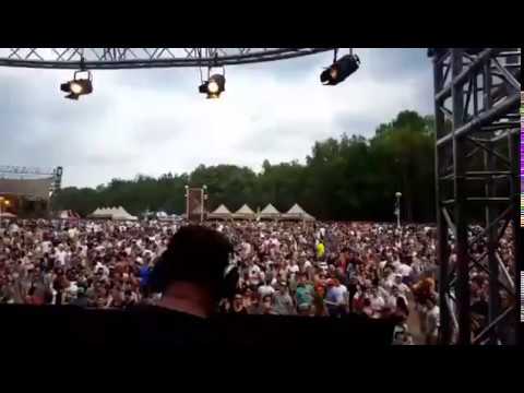 Hernan Cattaneo B2B Nick Warren playing Berni Turletti - Puchaki at Extrema Belgium