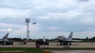 preview picture of video 'Avro Lancaster bomber close flyover at RAF Coningsby 8th May 2013'