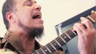 Fernando Anitelli canta "Menina do Balaio"