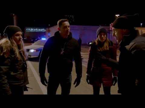 Upstead are worried when Atwater gets pulled over while undercover I Chicago P.D 6.13