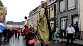 preview picture of video '5ème Ronde Européenne de Géants Portés (parade 28/04/12 - partie 4)'