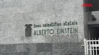 Milano, in mille al presidio antifascista dopo l'aggressione al liceo Einstein