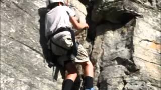 preview picture of video 'Pilot Mountain Rock Climbing'
