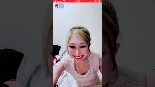 ライブ配信　飲み屋っぽい娘の吸い込まれそうな胸元part①　胸チラ　谷間　nipslip