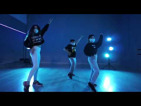 Choreography by Juanje. Santería Lola Indigo, Danna Paola y Denise Rosenthal
